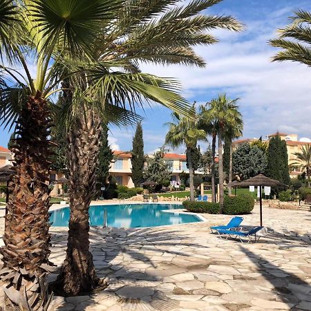 Beautiful Regina Gardens Apartment Paphos ภายนอก รูปภาพ